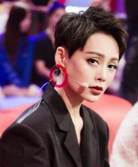 寧靜演員與寶藏小店的邂逅,小巷深處的表演與美食之旅