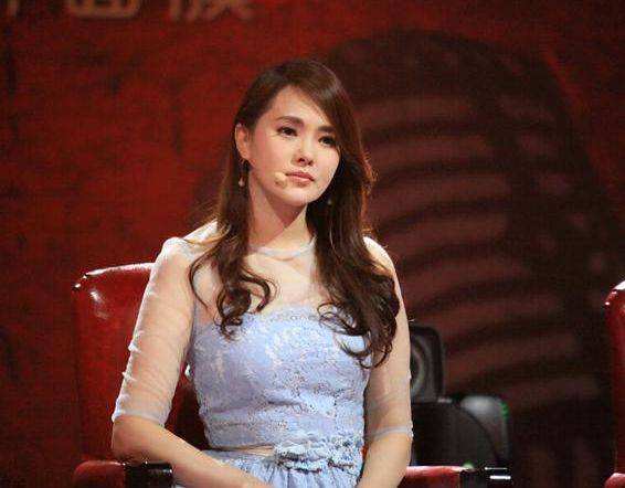 伊能靜最新動態(tài)揭秘,小巷中的隱藏瑰寶風(fēng)采展露無遺