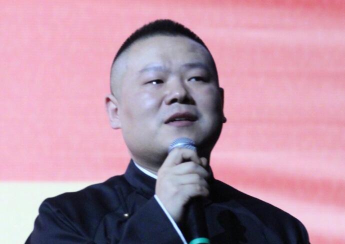 相聲演員岳云鵬,傳統藝術的魅力與現代風采展現