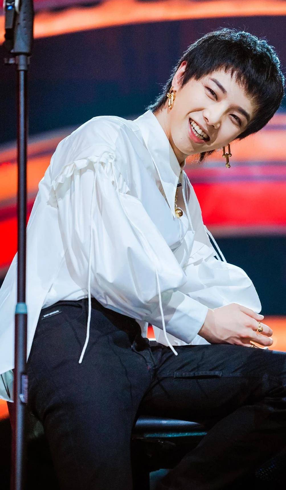 華晨宇高清壁紙,音樂(lè)與藝術(shù)的極致融合之美