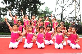 最新幼兒舞蹈展示，歡樂的自然美景探索之旅