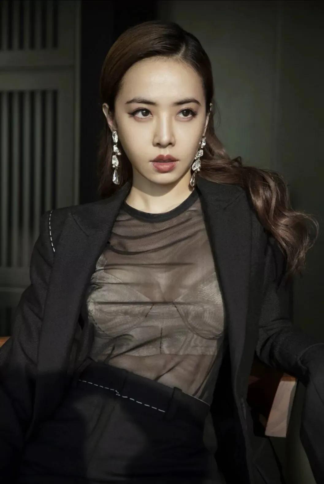 蔡依林最新唯美壁紙,友情與陪伴的溫馨日常