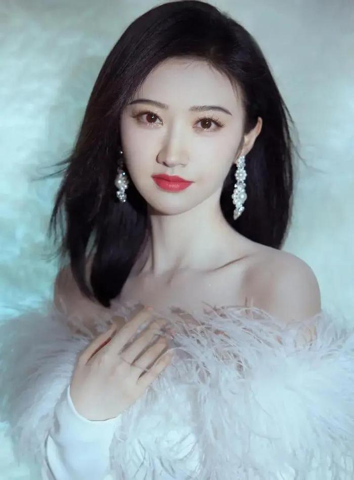 光環下的多元視角,漂亮女明星的璀璨人生