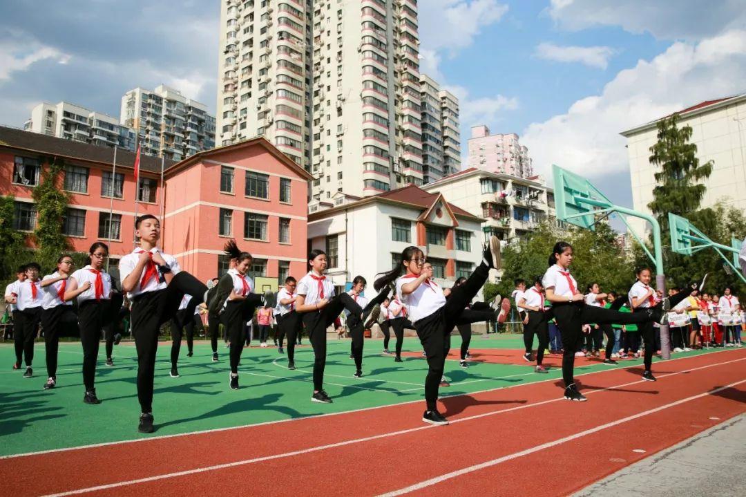 小巷中的寶藏，獨(dú)具特色的五項(xiàng)全能比賽觀賞小店