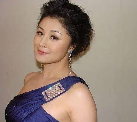 年輕小姨子的溫馨日常，愛與陪伴的動人篇章