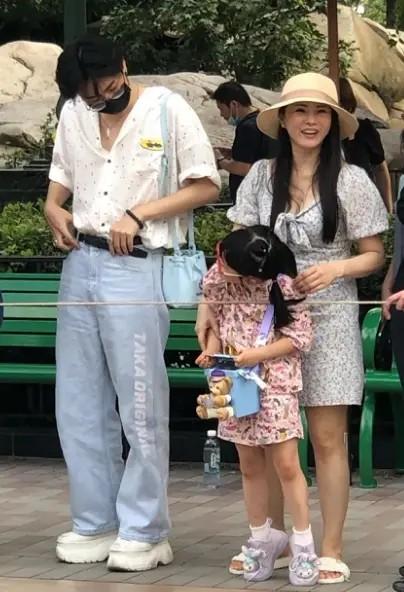 伊能靜與秦昊的最新動態及小巷美食探秘揭秘