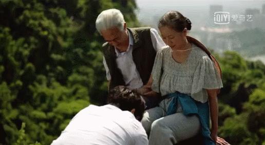 伊能靜與秦昊的最新動態及小巷美食探秘揭秘