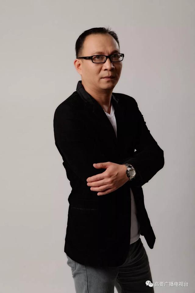 浩文新作，躍動知識的海洋，自信塑造未來之路