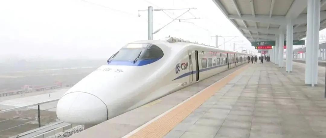 荊州機(jī)場(chǎng)最新動(dòng)態(tài)，小巷深處的航空新篇章與美食驚喜探索