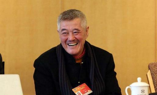 趙本山最新動態視頻，小巷深處特色小品探秘之旅