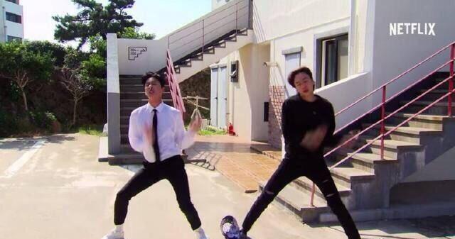 小巷深處的最新甩手舞秘境,舞動風潮掀起熱潮