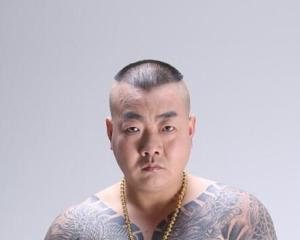 天津喜劇演員，尋找內心平靜的喜劇之旅