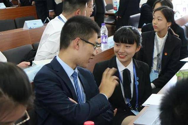 香港網友熱議科技巔峰之作,引領生活新紀元!