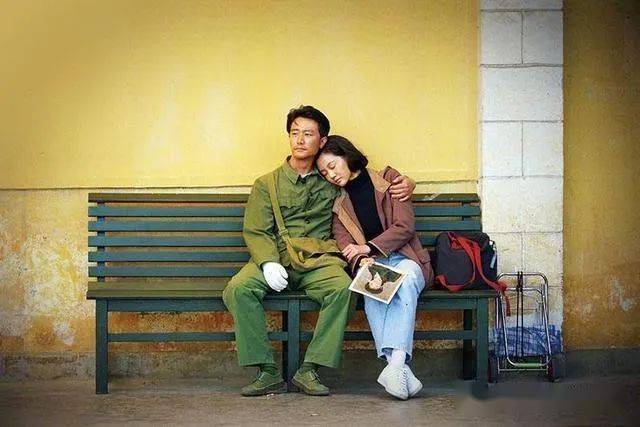 探索小巷中的特色小店，遠離色情電影，感受生活的魅力