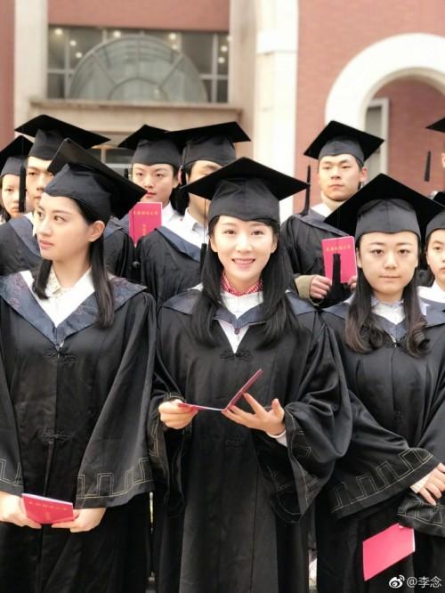 演員張博微博,演員張博微博,探索小巷中的隱秘美食天堂