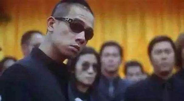 山雞演員的舞臺與生活風(fēng)采