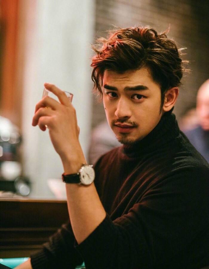 男演員于，與自然美景的輕邂逅，探尋內心平和之旅