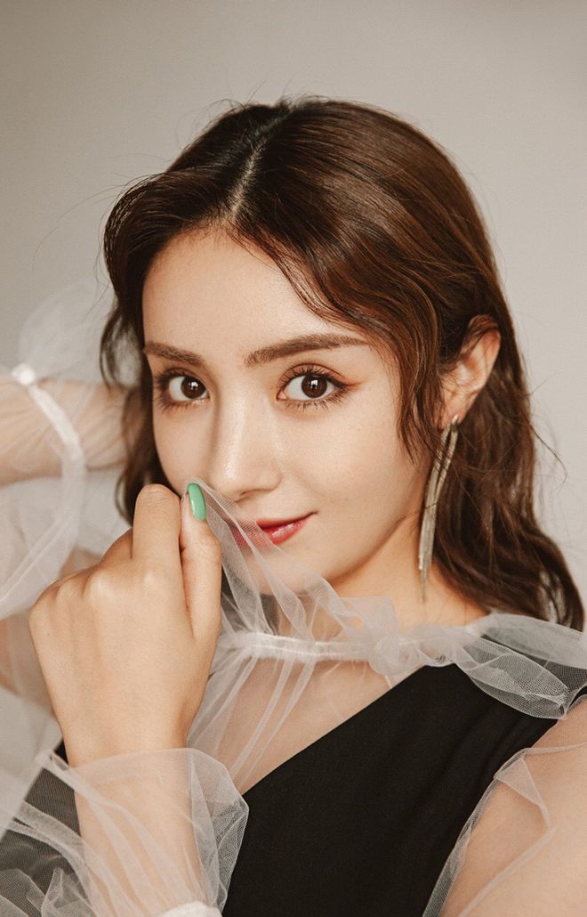 維吾爾族女明星的旅行，自然美景與內心平靜的探尋之旅