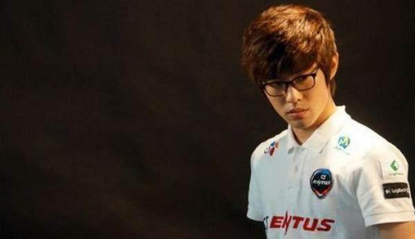 跟隨自然美景旅行的同時,如何觀看LCK比賽視頻?探索內心平靜之旅與賽事直播鏈接的奧秘。