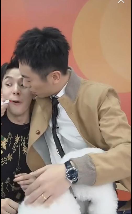 男演員直播日常，鏡頭下的歡樂與陪伴時光