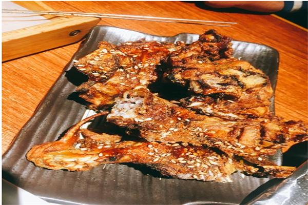 最新烤雞架，小巷美食秘境的誘人誘惑