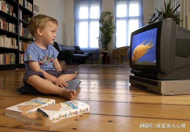 嬰兒可以看電視嗎？初為父母的嬰兒看電視指南！