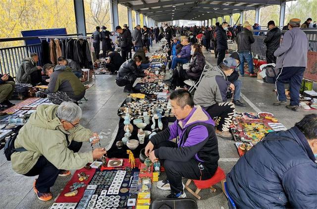 最新熱門地攤好貨大揭秘，不容錯過的購物盛宴！