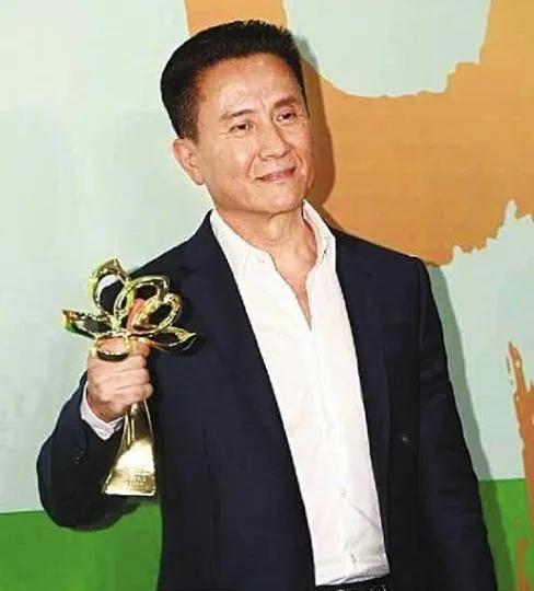 演員張志堅前妻，力量與自信的閃耀之光