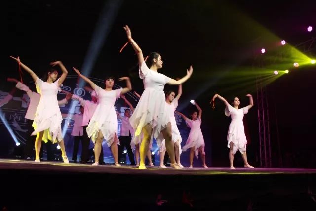 公司舞蹈比賽，舞動自信，筑夢舞臺