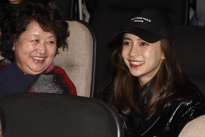 我妻子的媽媽電影，引領科技潮流，全新高科技產品震撼登場！