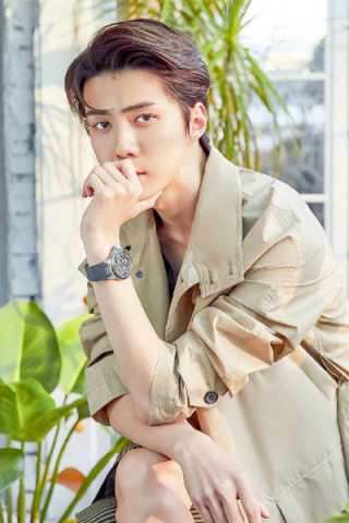 吳世勛最新照片，偶像形象的多元展現風采