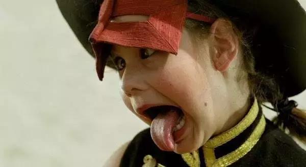 佩佩的表演藝術之路，從初學到精通的蛻變之旅