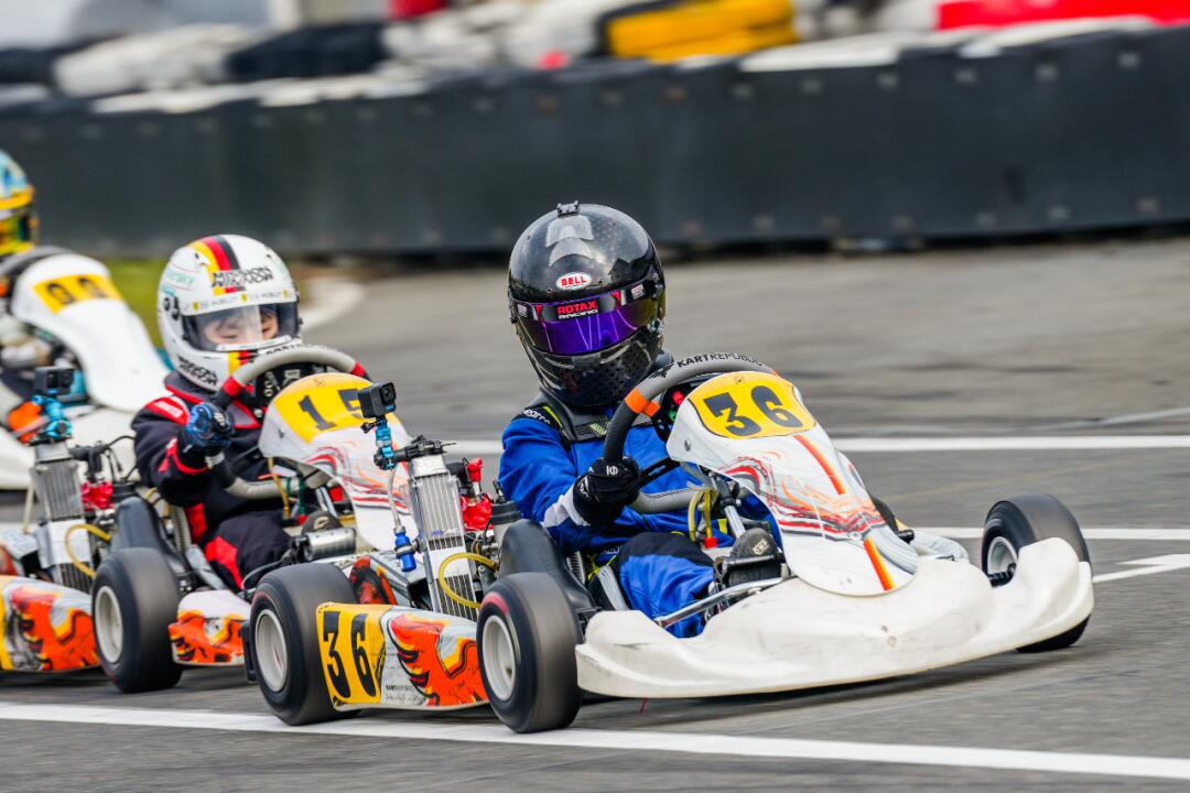 少年賽車比賽,速度與激情的較量之戰