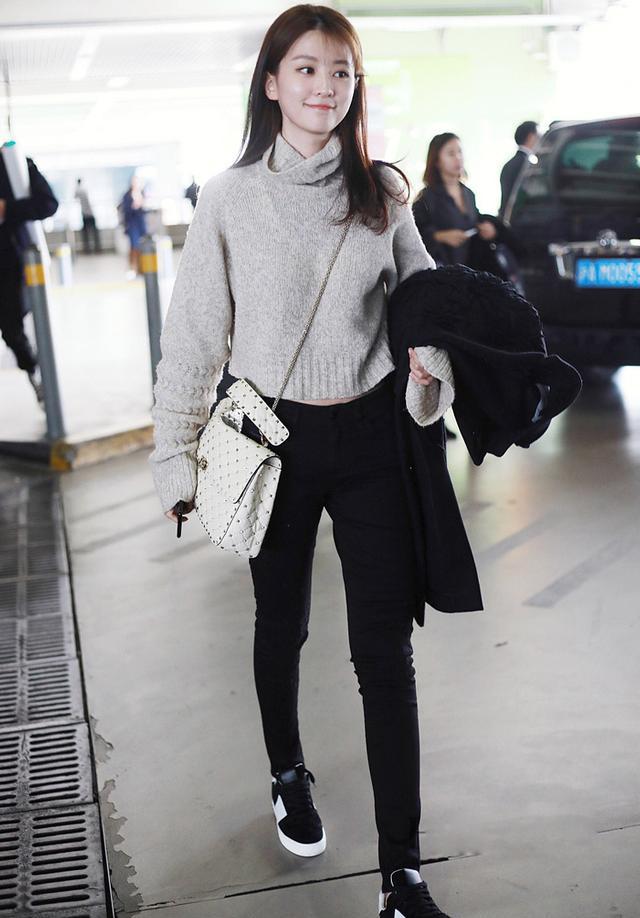 明星毛衣街拍圖片,潮流引領者的溫暖衣櫥必備風尚