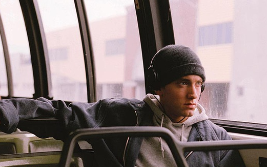 八英里比賽的激情與挑戰，賽場上的速度與意志的雙重考驗