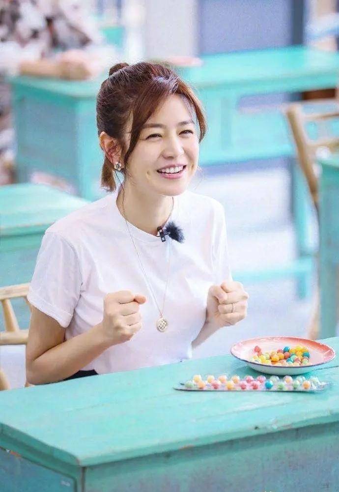 小籠包女明星的新時代魅力，高科技產品的專屬之選