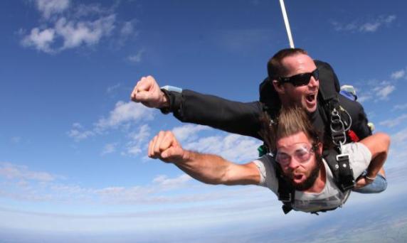 最新極限運動挑戰，勇敢的心與友情的紐帶展現驚人魄力