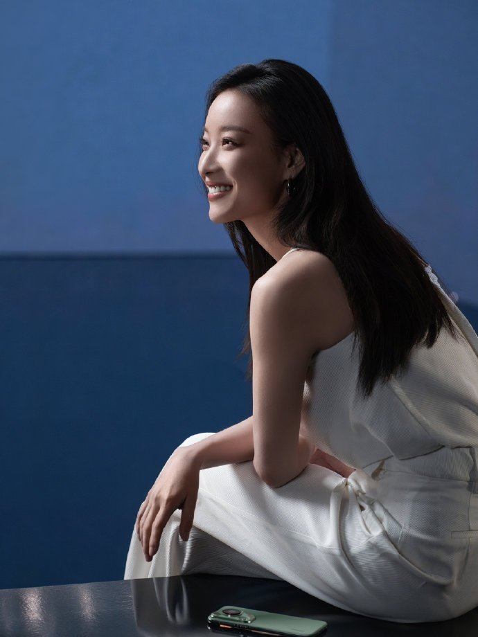 倪妮最新大片，時尚與藝術的絕美交融