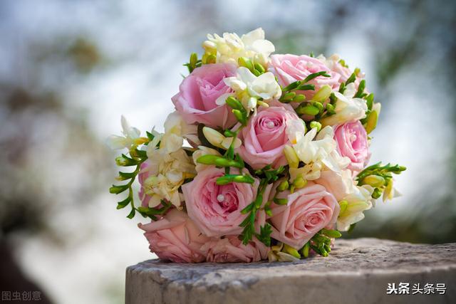 花束最新款，展現自信與成就之花束