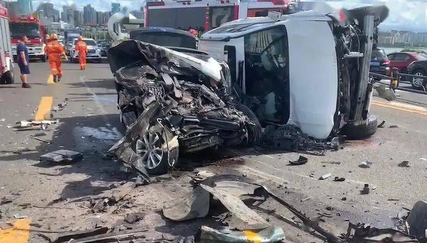 巴馬車禍現(xiàn)場令人痛心，最新事故報道