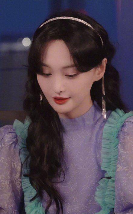 鄭爽最新視頻今日發布,公眾如何看待與接受其更新動態