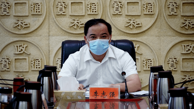 平南鎮書記李志強,勵志之光引領自信之路