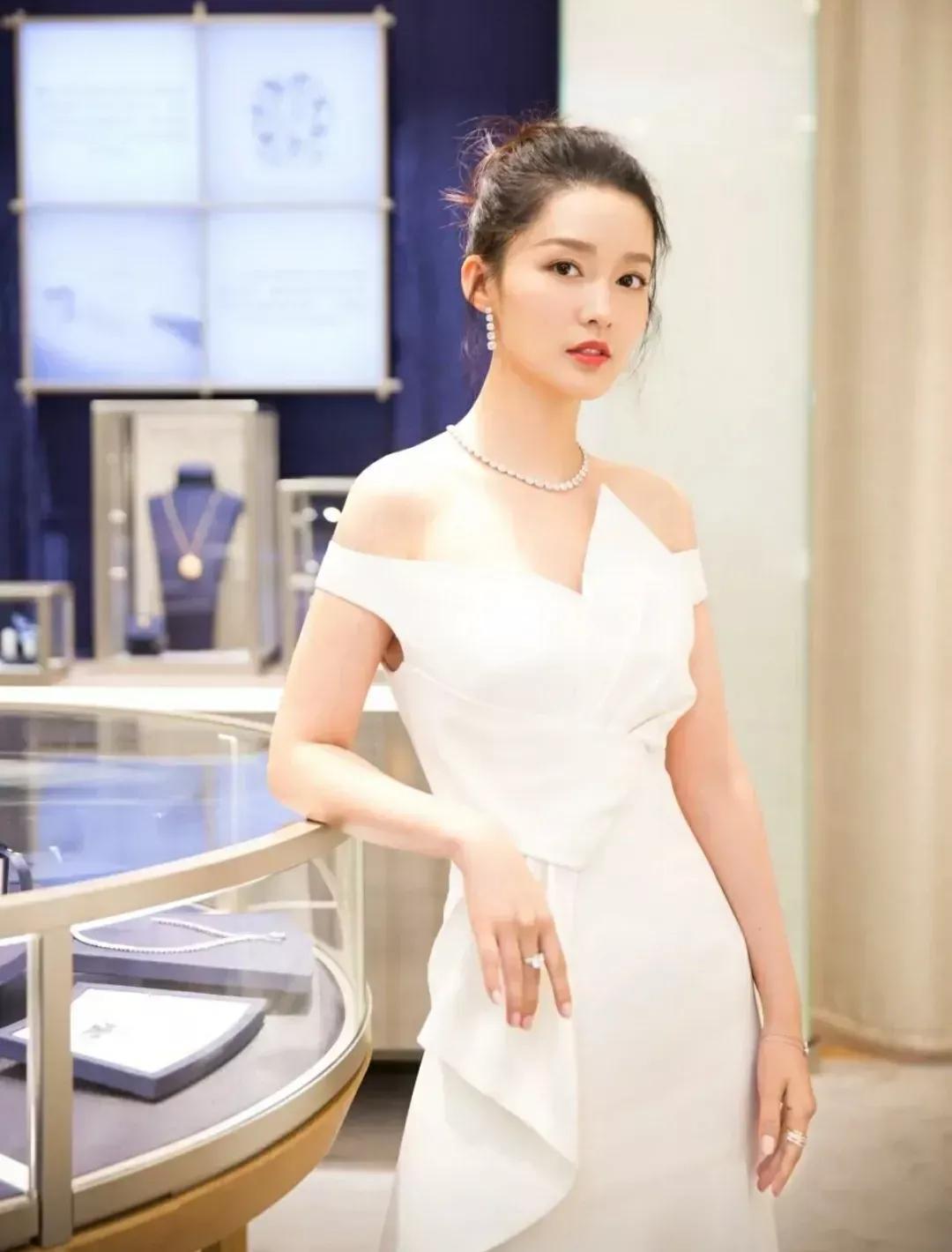 揭秘絕色百美圖最新章節,美圖背后的故事揭曉