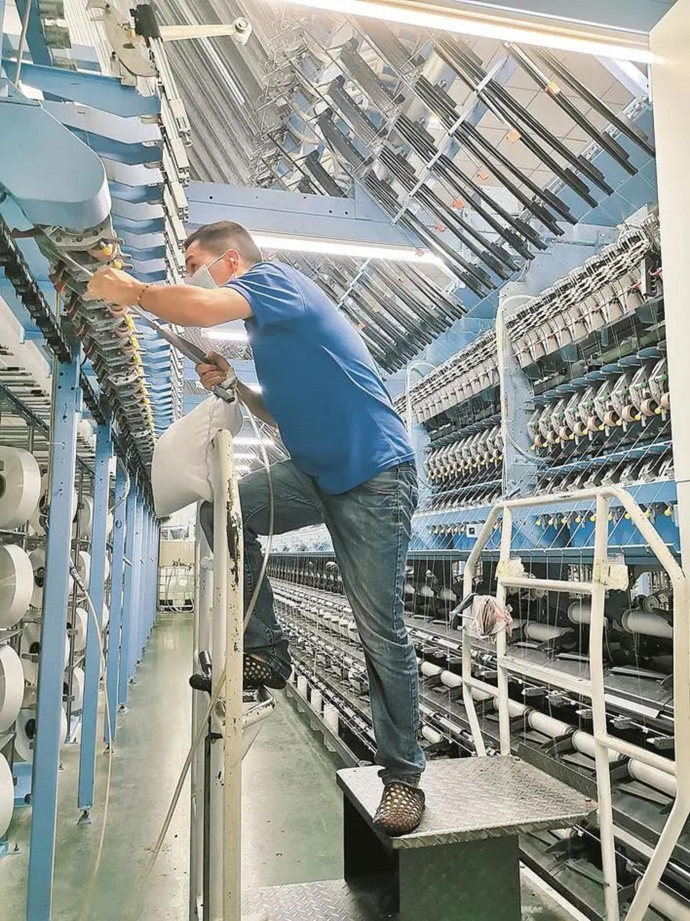 福建水泥股票最新動(dòng)態(tài),小巷深處的咨詢小店揭秘水泥行業(yè)股票趨勢(shì)