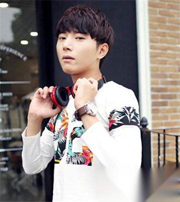 最新青年短發型圖片男的友情故事與發型風采展示