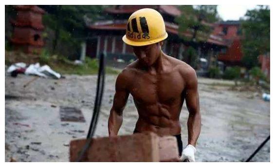 搬磚小偉最新動態,奔赴自然美景的旅行之旅